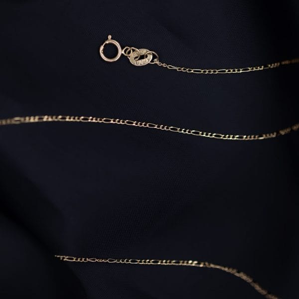 Cadena Figaro 3x1 en Oro 10k de 1mm de grosor, calibre 30 - Image 4