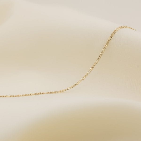 Cadena Figaro 3x1 en Oro 10k de 1mm de grosor, calibre 30 - Image 6