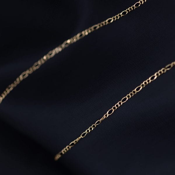 Cadena Figaro 3x1 Rombo en Oro 10k de 1mm de grosor, calibre 30 - Image 4