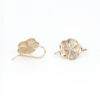 aretes flor de 3 oros oro 10k vista lateral