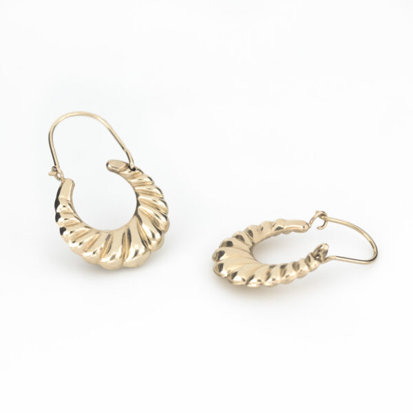 aretes u en espiral oro 10k
