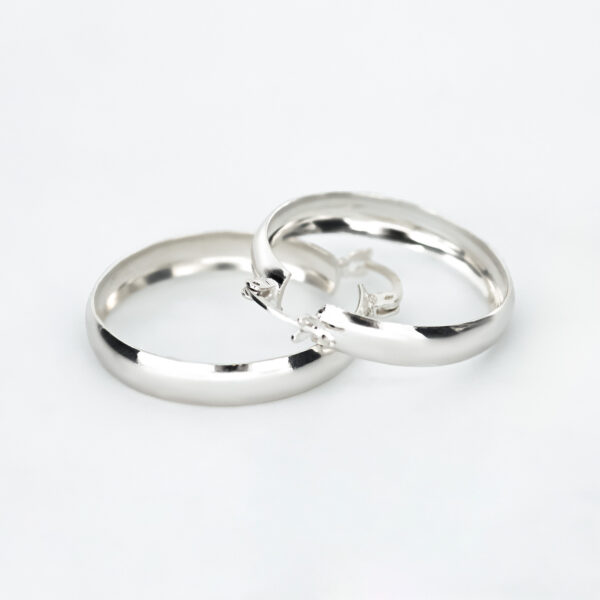 Arracada plana 5 mm plata 925 acostados
