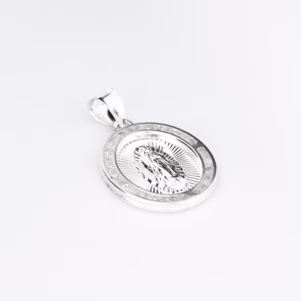 Dije ovalado Virgen de Guadalupe plata 925