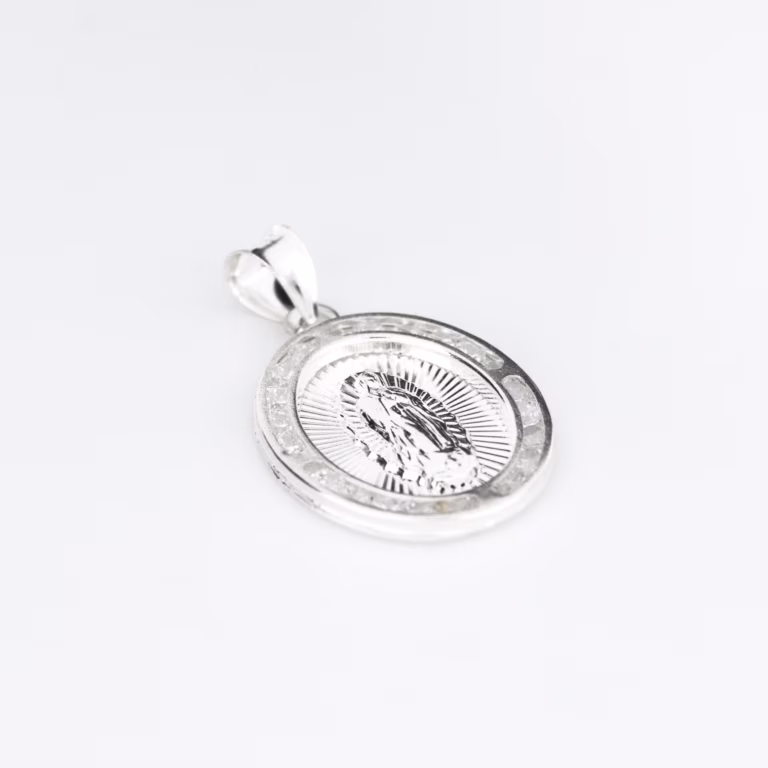Dije ovalado Virgen de Guadalupe plata 925